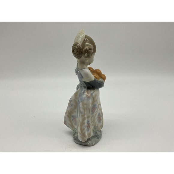 Lladro "VALENCIAN GIRL HOLDING ORANGES" Retired Porcelain Figurine # 4841 Mint - Picture 7 of 16